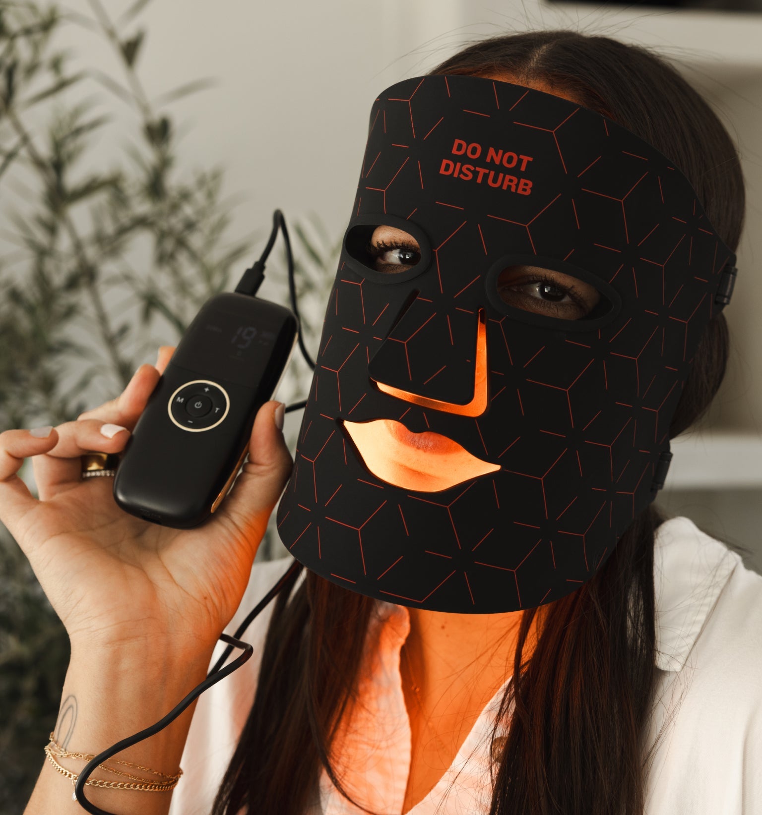 WellNest LED Light Therapy Mask – Skin Renewal Series