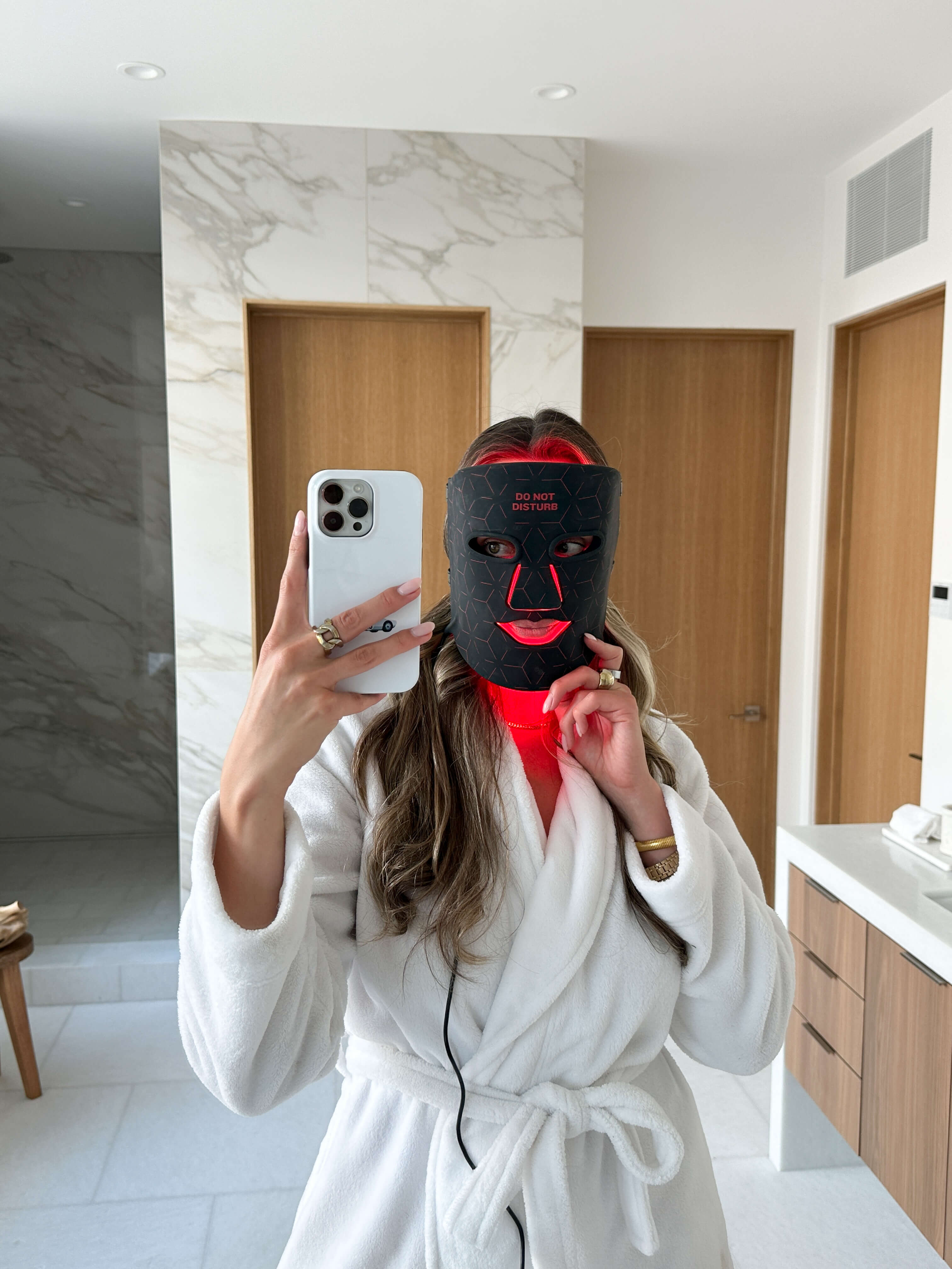 WellNest LED Light Therapy Mask – Skin Renewal Series